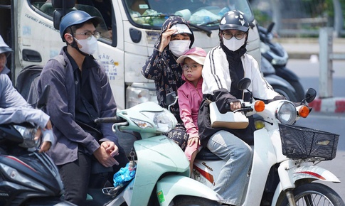 Chiều nay khí áp xuống rất thấp, cảm giác ngột ngạt đỉnh điểm