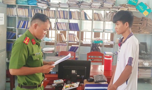 Khởi tố, bắt tạm giam đối tượng cướp tại tiệm v&#224;ng để trả nợ