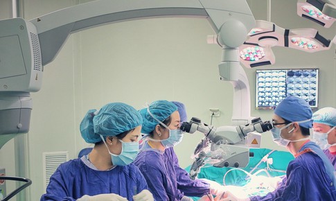 Đau lo&#233;t v&#249;ng miệng kh&#244;ng đi kh&#225;m, người đ&#224;n &#244;ng phải cắt bỏ to&#224;n bộ lưỡi v&#236; ung thư