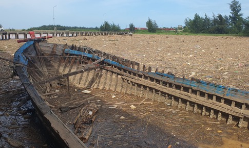 Nan giải &#39;b&#224;i to&#225;n&#39; thu gom, xử l&#253; h&#224;ng trăm tấn r&#225;c chặn luồng lạch