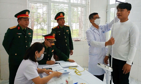 Không chấp hành quyết định gọi kiểm tra, khám sức khỏe nghĩa vụ quân sự có thể bị phạt đến 75 triệu đồng