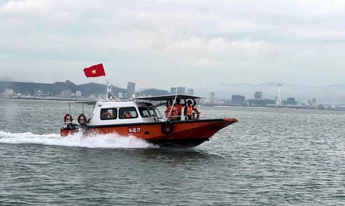 Sẵn s&#224;ng cứu hộ, cứu nạn tr&#234;n vịnh Hạ Long khi c&#243; t&#236;nh huống bất ngờ