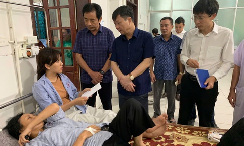 &#39;Đ&#234;m trắng&#39; của y b&#225;c sĩ cấp cứu 15 nạn nh&#226;n vụ tai nạn thảm khốc ở H&#224; Tĩnh