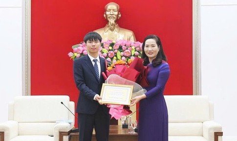 Hé lộ thành tích học tập đáng nể của nam sinh lớp 12 được tỉnh Quảng Ninh thưởng 400 triệu đồng