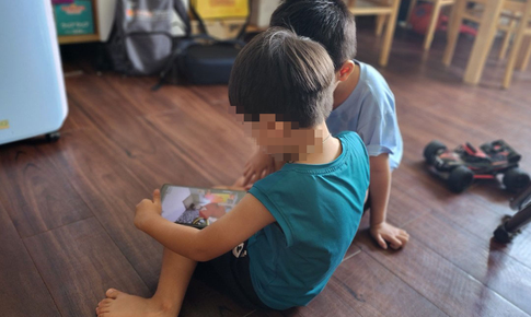 Chuyên gia nói gì về hiện tượng 'thối não' khi trẻ nghiện các video ngắn trên TikTok, Youtube?