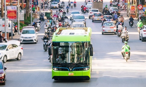 Hà Nội sử dụng xe buýt điện phục vụ tại các điểm du lịch khu vực trung tâm