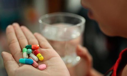 T&#225;o b&#243;n, kh&#243; đi ngo&#224;i c&#243; thể l&#224; phản ứng phụ của thuốc