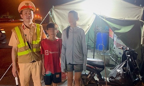 Hai chị em đi xe đạp điện từ Thanh Hóa ra Hà Nội để xem diễu binh, diễu hành kỷ niệm Quốc khánh 2/9