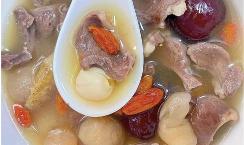 Tim lợn hầm long nh&#227;n - M&#243;n ăn lạ miệng gi&#250;p dưỡng t&#226;m, an thần