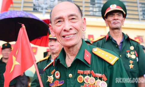 Chia sẻ xúc động của người cựu chiến binh chờ xem diễu binh, diễu hành khi Hà Nội mưa bất chợt