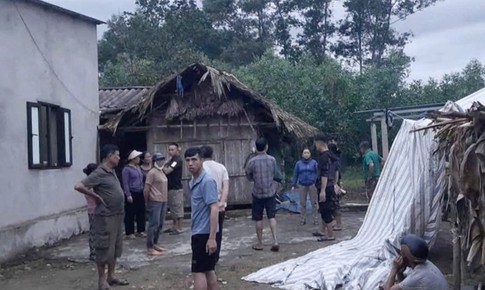 Dùng điện thoại lúc cắm sạc, thanh niên bị sét đánh tử vong