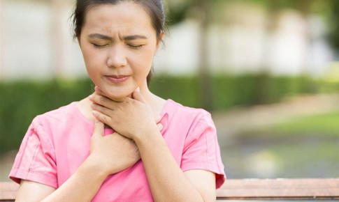 Thật bất ngờ, mãn kinh có thể làm thay đổi giọng nói của phụ nữ