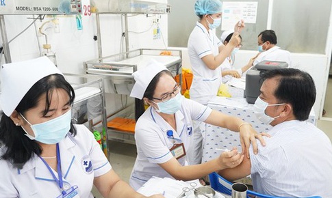 B&#225;c sĩ, dược sĩ được xếp lương từ bậc 2 ngay khi tuyển dụng, n&#226;ng phụ cấp ưu đ&#227;i l&#234;n tối thiểu 70%