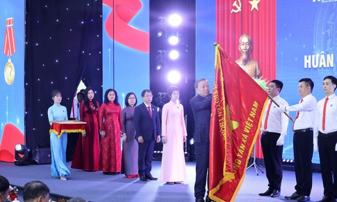 Th&#244;ng tấn x&#227; Việt Nam vinh dự nhận Hu&#226;n chương Hồ Ch&#237; Minh lần thứ 3