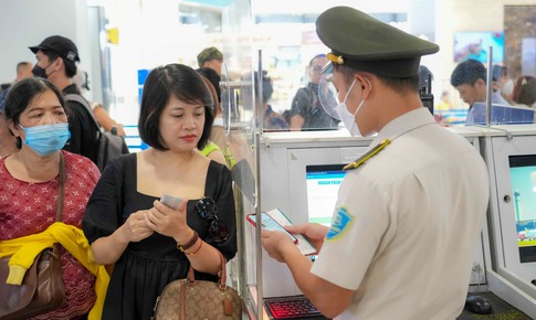 Áp dụng sinh trắc học VNeID tại 100% sân bay trong tháng 10/2025