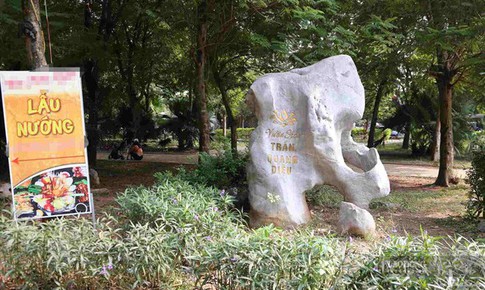 Chủ tịch Hà Nội yêu cầu làm rõ thông tin vườn hoa Trần Quang Diệu hoang tàn, xuống cấp