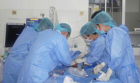 Ho có đờm xanh suốt 10 ngày, bệnh nhân suýt tử vong vì chủ quan