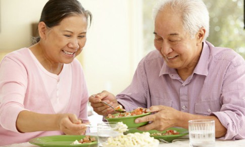 Thói quen ăn sáng giúp người cao tuổi kéo dài tuổi thọ