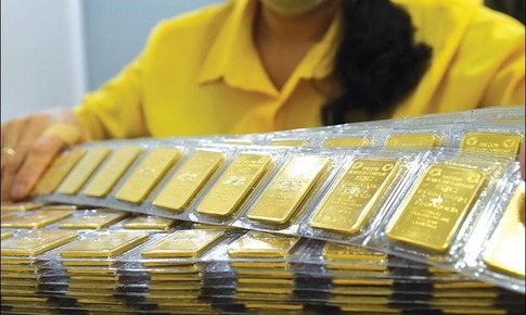 Thủ tướng: Khẩn trương b&#236;nh ổn thị trường v&#224;ng, thu hẹp ch&#234;nh lệch gi&#225; với thế giới