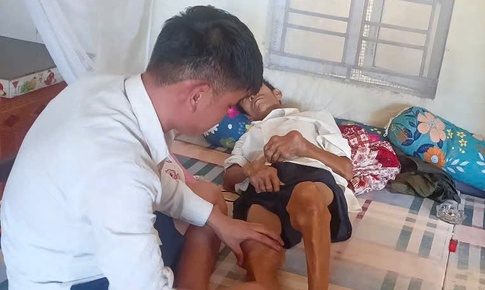 X&#243;t thương ho&#224;n cảnh nam thanh ni&#234;n phải nghỉ học v&#236; nh&#224; ngh&#232;o, chăm s&#243;c bố suy thận