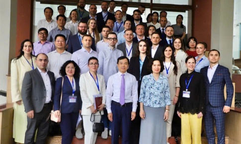 Thứ trưởng Nguyễn Thị Li&#234;n Hương tiếp, l&#224;m việc với đo&#224;n c&#225;n bộ l&#227;nh đạo, quản l&#253; Li&#234;n bang Nga