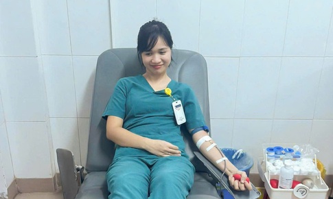 Nh&#226;n vi&#234;n y tế hiến m&#225;u khẩn cấp cứu nạn nh&#226;n người L&#224;o vụ xe tải lao v&#224;o chợ