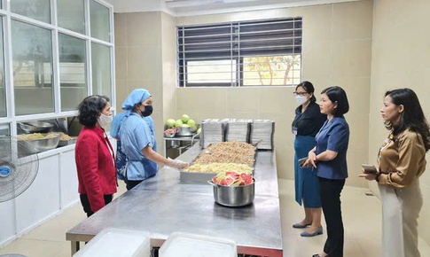 H&#224; Nội mạnh tay xử l&#253; vi phạm về bữa ăn b&#225;n tr&#250; cho học sinh