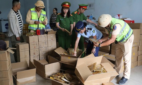 Gần 4.200 b&#225;nh Trung thu kh&#244;ng r&#245; nguồn gốc bị ph&#225;t hiện tại Nghệ An