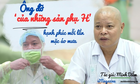 'Ông đỡ của những sản phụ H' hạnh phúc mỗi lần mặc áo mưa