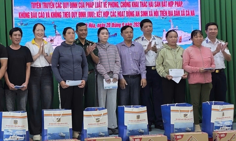 Cảnh s&#225;t biển kh&#225;m bệnh, tặng qu&#224; cho h&#224;ng trăm ngư d&#226;n Kh&#225;nh H&#242;a