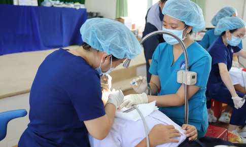 Bệnh viện Răng H&#224;m Mặt TW TPHCM tập huấn chăm s&#243;c răng miệng học đường v&#224; kh&#225;m chữa bệnh cho người d&#226;n C&#244;n Đảo