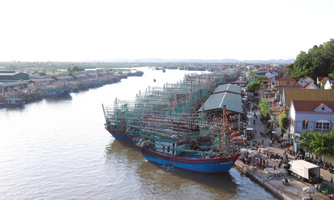 Nghệ An cấm t&#224;u thuyền ra khơi, ho&#227;n họp để dồn lực chống b&#227;o số 9