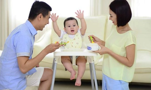 Những nguy&#234;n tắc v&#224;ng gi&#250;p cha mẹ đồng h&#224;nh c&#249;ng b&#233; trong giai đoạn ăn dặm