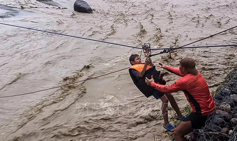Philippines: Trường học đ&#243;ng cửa ph&#242;ng b&#227;o Bualoi đổ bộ