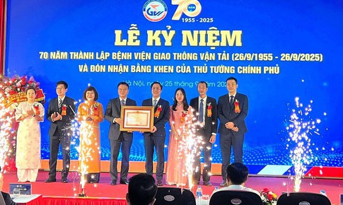 Bệnh viện Giao th&#244;ng vận tải nhận bằng khen của Thủ tướng Ch&#237;nh phủ