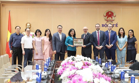 Bộ trưởng Đ&#224;o Hồng Lan tiếp đặc ph&#225;i vi&#234;n Thương mại của Ch&#237;nh phủ Anh