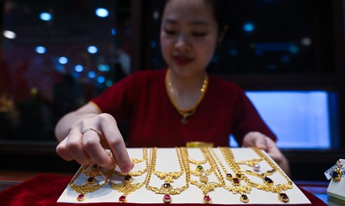 Gi&#225; v&#224;ng h&#244;m nay ng&#224;y 26/9 nằm y&#234;n nghe ng&#243;ng