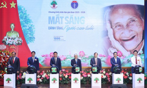 Ph&#225;t động Th&#225;ng h&#224;nh động v&#236; người cao tuổi v&#224; Chương tr&#236;nh &#39;Mắt s&#225;ng cho người cao tuổi&#39;