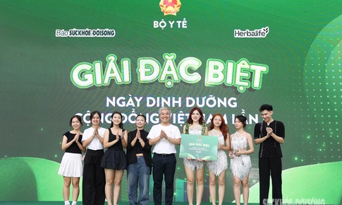 Khoảnh khắc trao giải Ng&#224;y Dinh dưỡng cộng đồng Việt Nam lần 5