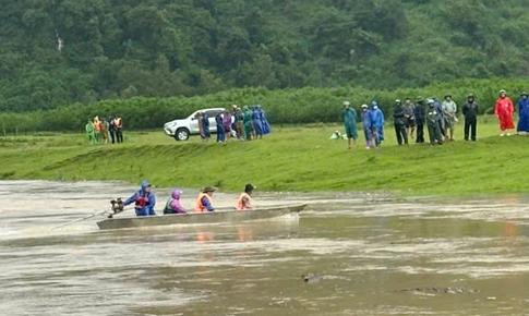 Nam thanh ni&#234;n bị lũ cuốn khi dắt tr&#226;u đi tr&#225;nh b&#227;o