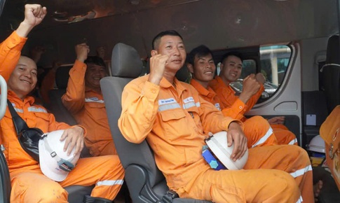 Quảng Ninh cử 65 c&#225;n bộ, c&#244;ng nh&#226;n điện lực chi viện Nghệ An khắc phục hậu quả b&#227;o số 10