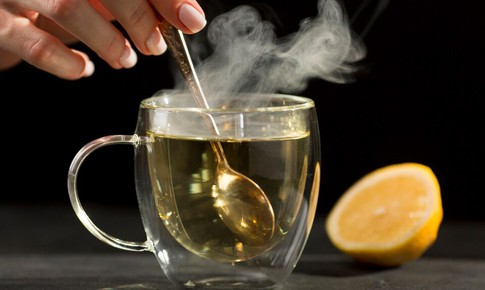 Ngo&#224;i nước chanh ấm, c&#225;c loại đồ uống n&#224;y được b&#225;c sĩ khuy&#234;n tốt cho thận