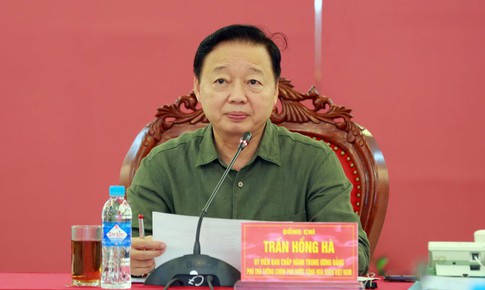 C&#225;c địa phương b&#225;o c&#225;o với Ph&#243; Thủ tướng về thiệt hại ban đầu do b&#227;o số 10 g&#226;y ra