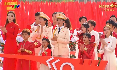 Hành trình đầy tự hào của bé gái nhỏ tuổi nhất tham gia biểu diễn kỷ niệm 80 năm Quốc khánh