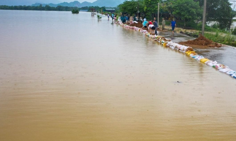 Giữa nắng nóng, lũ sông Tích, sông Bùi vẫn trên mức báo động, hàng chục xã bị ảnh hưởng ngập lụt