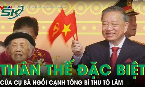 Th&#226;n thế đặc biệt của cụ b&#224; ngồi cạnh Tổng B&#237; thư trong Lễ kỷ niệm Quốc kh&#225;nh