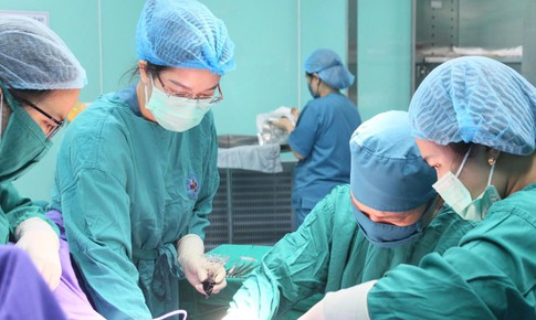 Làm đẹp vùng kín, cô gái 22 tuổi bị xuất huyết phải cấp cứu trong đêm