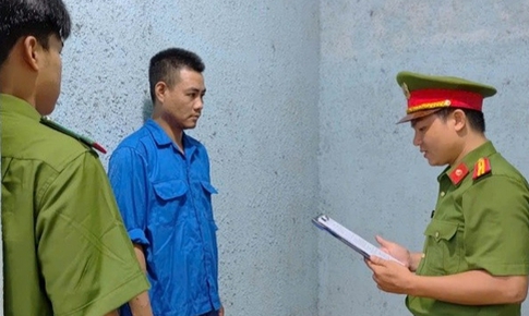 Khởi tố thanh niên dùng ô tô tông thẳng vào xe công an xã