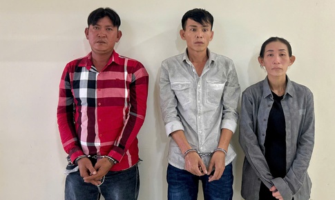 Người phụ nữ mất sạch vàng trong nháy mắt khi nhờ người lạ chở gạo về nhà