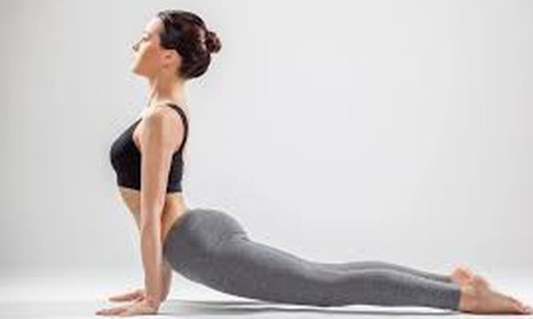 5 bài tập yoga buổi sáng đơn giản giúp tăng cường năng lượng